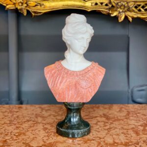 ESCULTURA retratando BUSTO de mulher romana