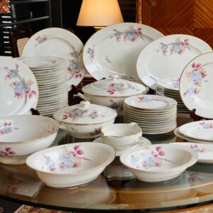 Conjunto para JANTAR em fina PORCELANA FRANCESA da região de LIMOGES