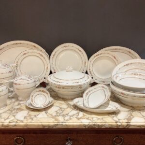 CONJUNTO DE JANTAR em fina porcelana FRANCESA