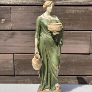 Escultura em faiança austro-húngara