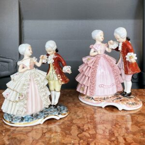 FIGURINES em porcelana