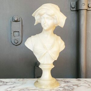 BUSTO lapidado em rocha de ALABASTRO