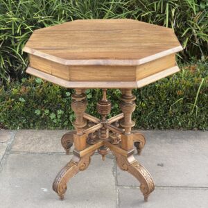 Mesa sextavada ao estilo inglês de arts&crafts