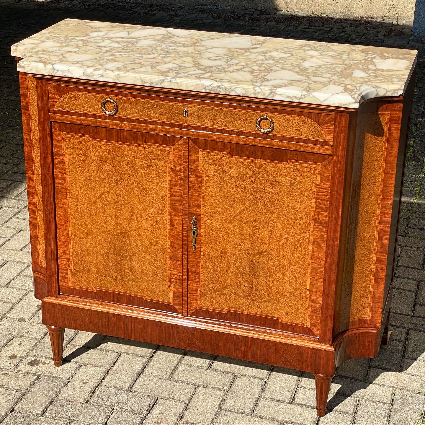 Balcão ao estilo de Biedermeier