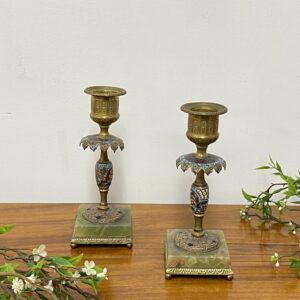 Par de castiçais em bronze com farta decoração cloisonné