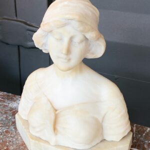 BUSTO lapidado em rocha alabastro