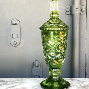 POTICHE/COMPOTEIRA em pesado cristal double na cor VERDE safira