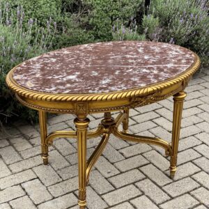 Mesa de centro ao estilo Louis XVI